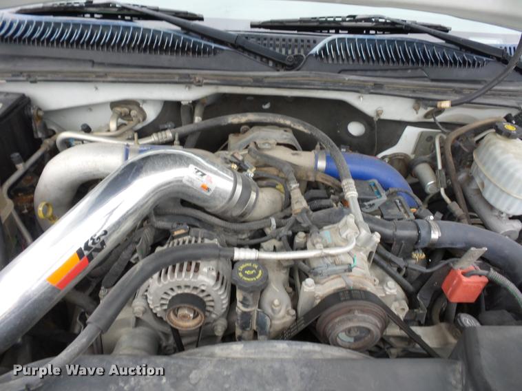 image for item L4459 2004 Chevrolet Silverado 2500HD Crew Cab pickup truck