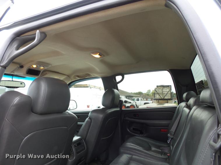 image for item L4459 2004 Chevrolet Silverado 2500HD Crew Cab pickup truck