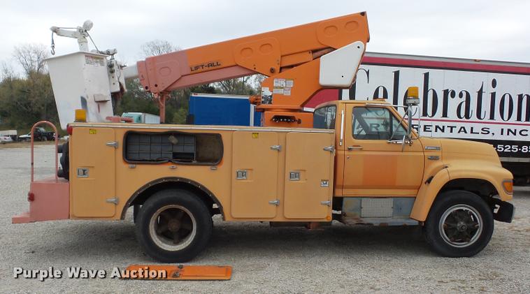 image for item L4461 1997 Ford F800 bucket truck