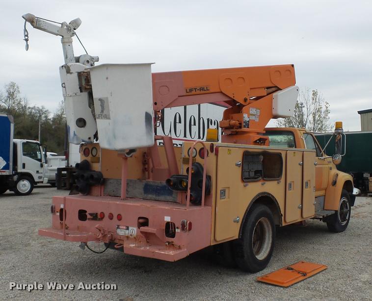 image for item L4461 1997 Ford F800 bucket truck
