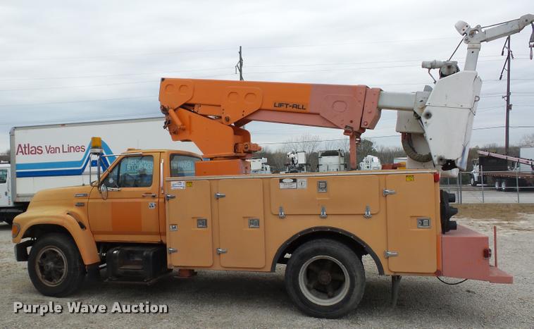 image for item L4461 1997 Ford F800 bucket truck