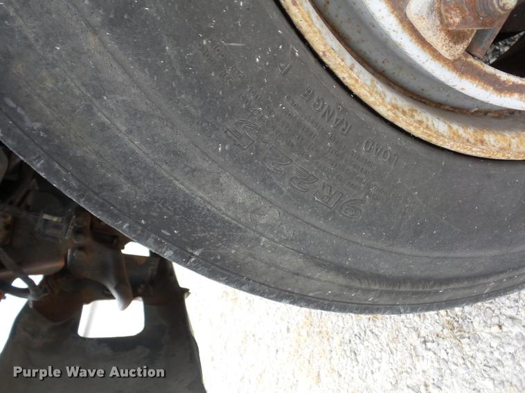 image for item L4461 1997 Ford F800 bucket truck