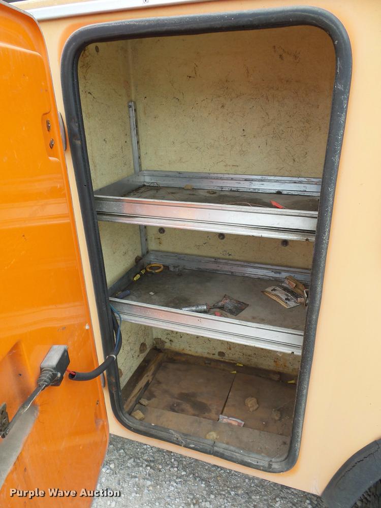 image for item L4461 1997 Ford F800 bucket truck