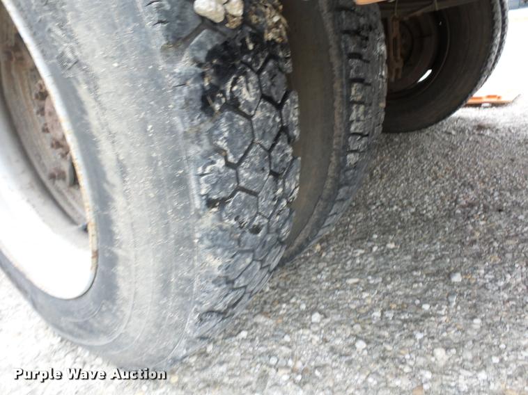 image for item L4461 1997 Ford F800 bucket truck