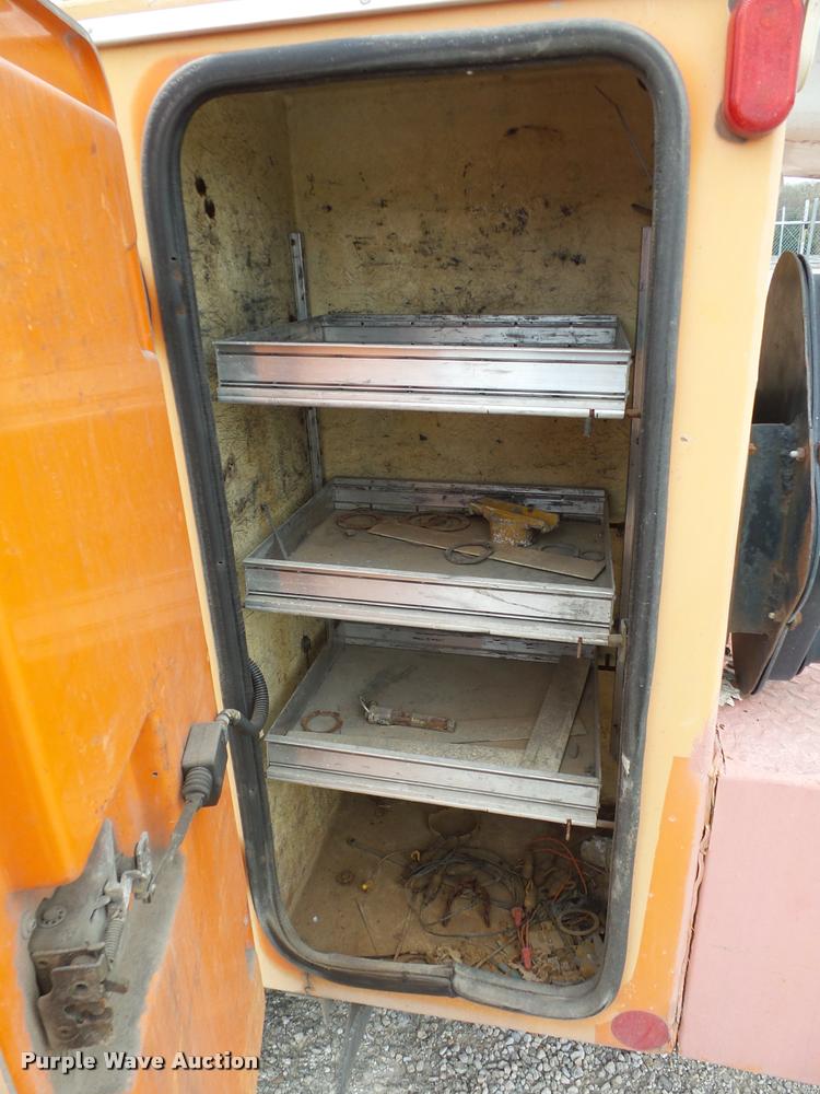 image for item L4461 1997 Ford F800 bucket truck