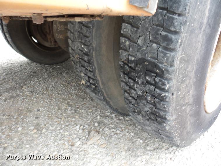 image for item L4461 1997 Ford F800 bucket truck