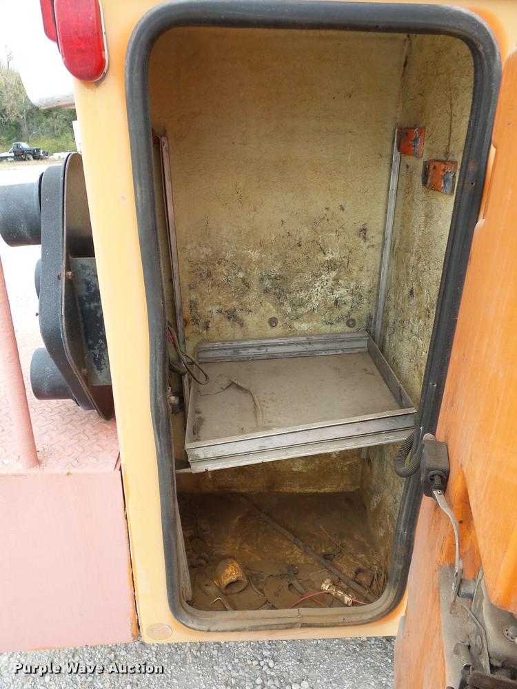 image for item L4461 1997 Ford F800 bucket truck