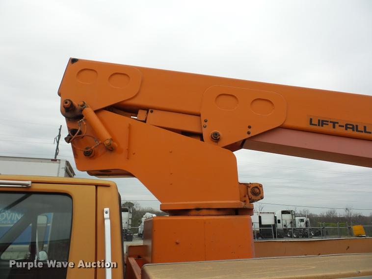 image for item L4461 1997 Ford F800 bucket truck