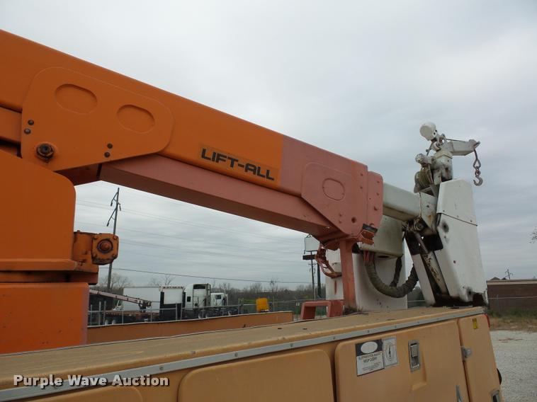 image for item L4461 1997 Ford F800 bucket truck