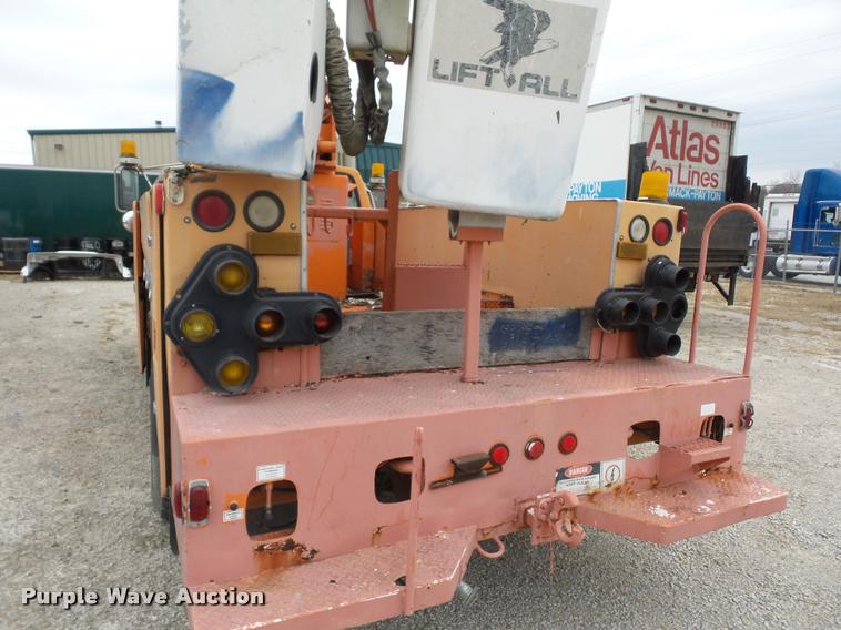 image for item L4461 1997 Ford F800 bucket truck