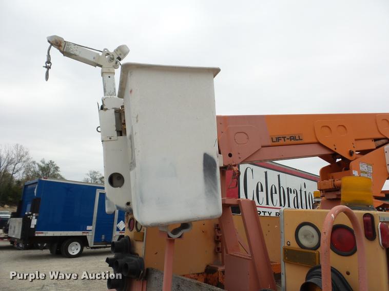 image for item L4461 1997 Ford F800 bucket truck