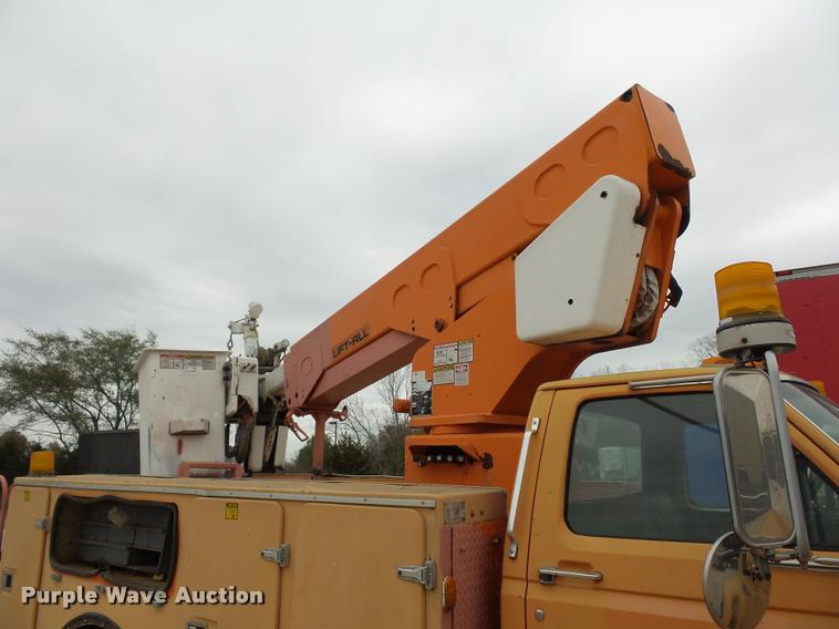 image for item L4461 1997 Ford F800 bucket truck