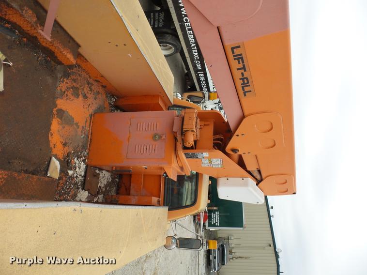 image for item L4461 1997 Ford F800 bucket truck