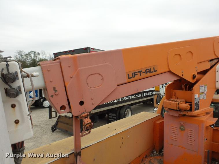 image for item L4461 1997 Ford F800 bucket truck
