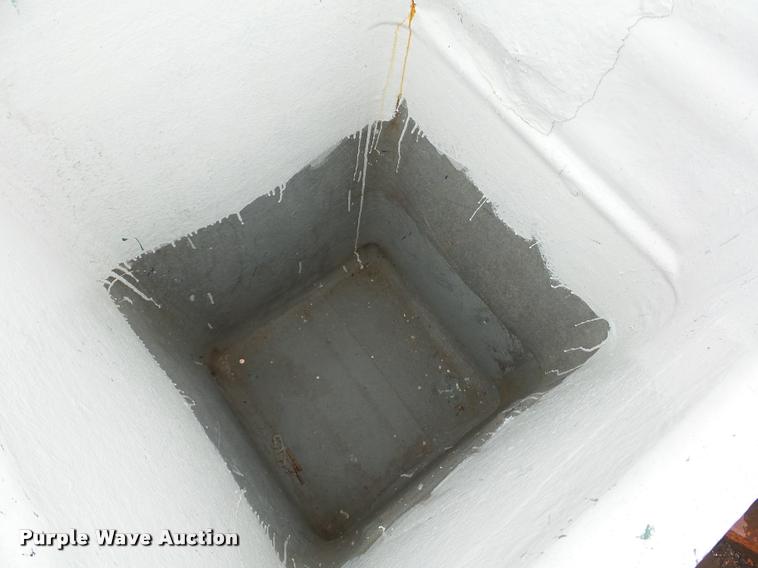 image for item L4461 1997 Ford F800 bucket truck