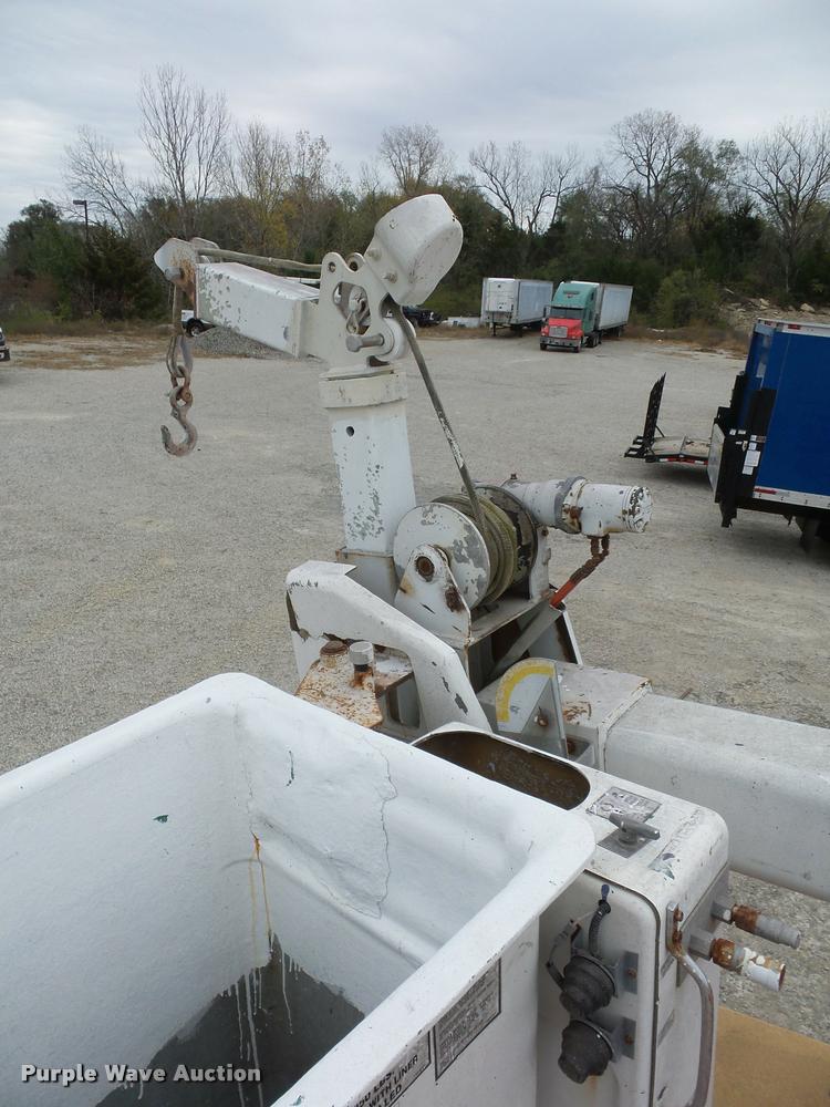image for item L4461 1997 Ford F800 bucket truck