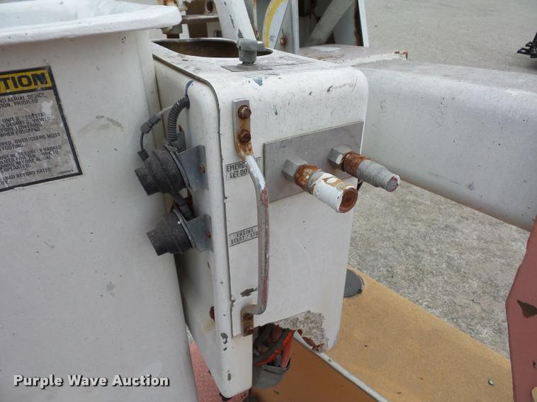 image for item L4461 1997 Ford F800 bucket truck