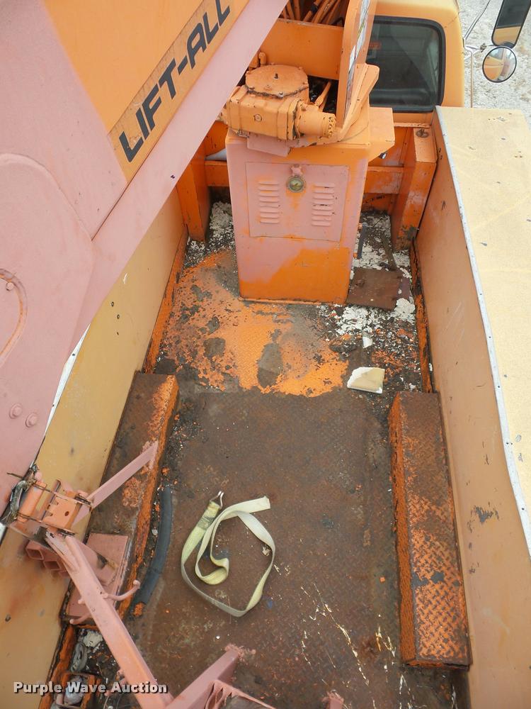 image for item L4461 1997 Ford F800 bucket truck