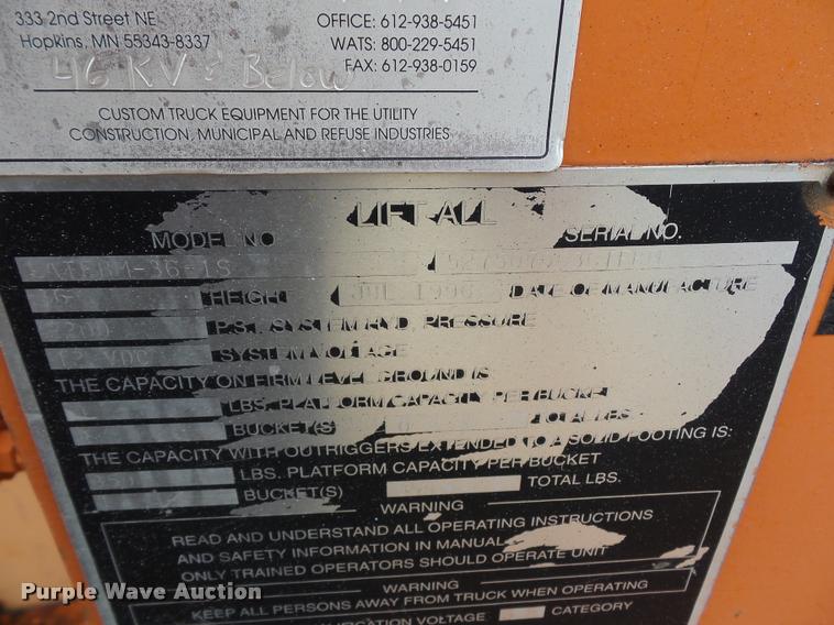 image for item L4461 1997 Ford F800 bucket truck