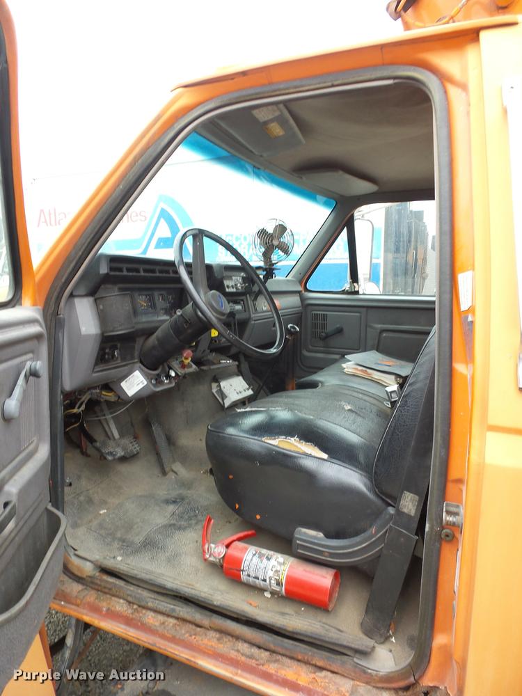 image for item L4461 1997 Ford F800 bucket truck
