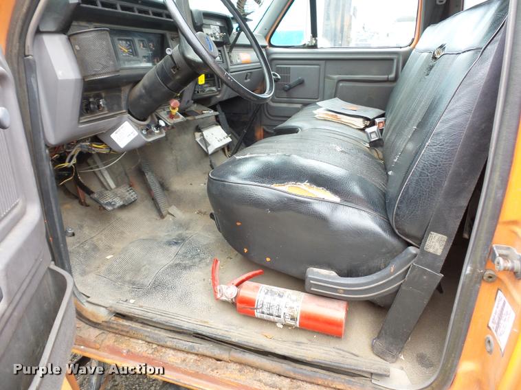 image for item L4461 1997 Ford F800 bucket truck