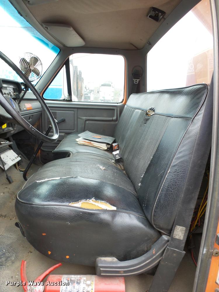 image for item L4461 1997 Ford F800 bucket truck