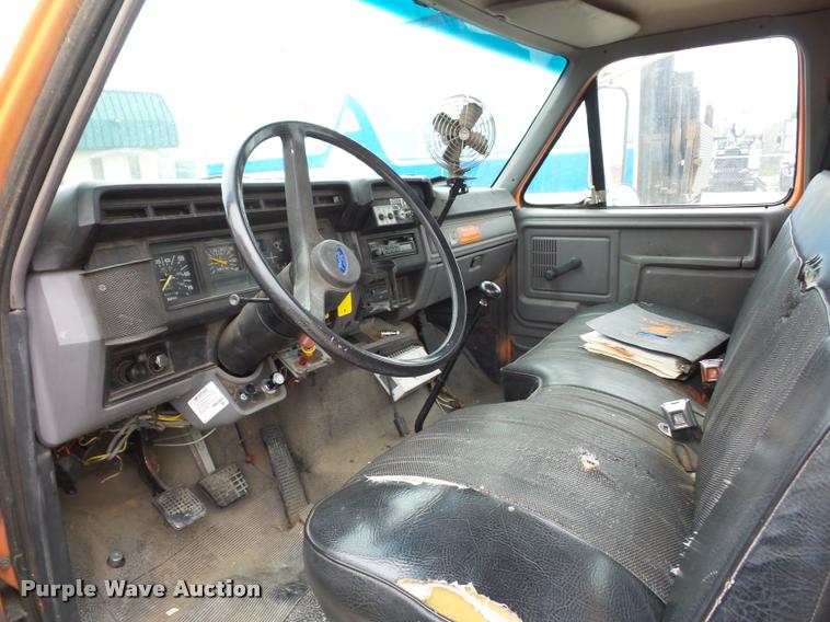 image for item L4461 1997 Ford F800 bucket truck