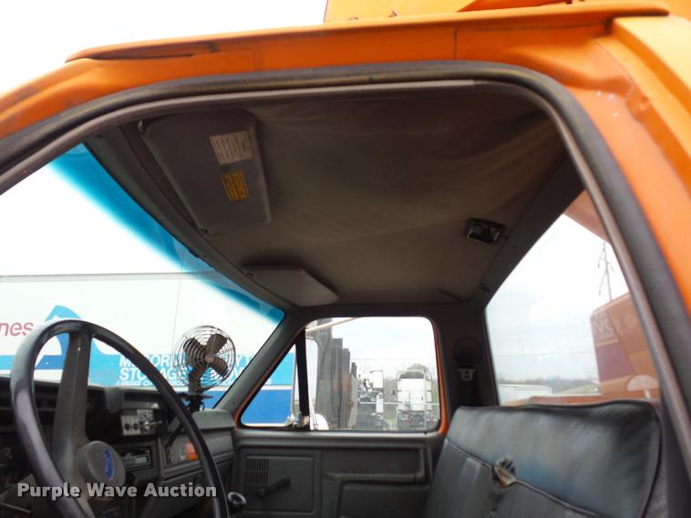 image for item L4461 1997 Ford F800 bucket truck