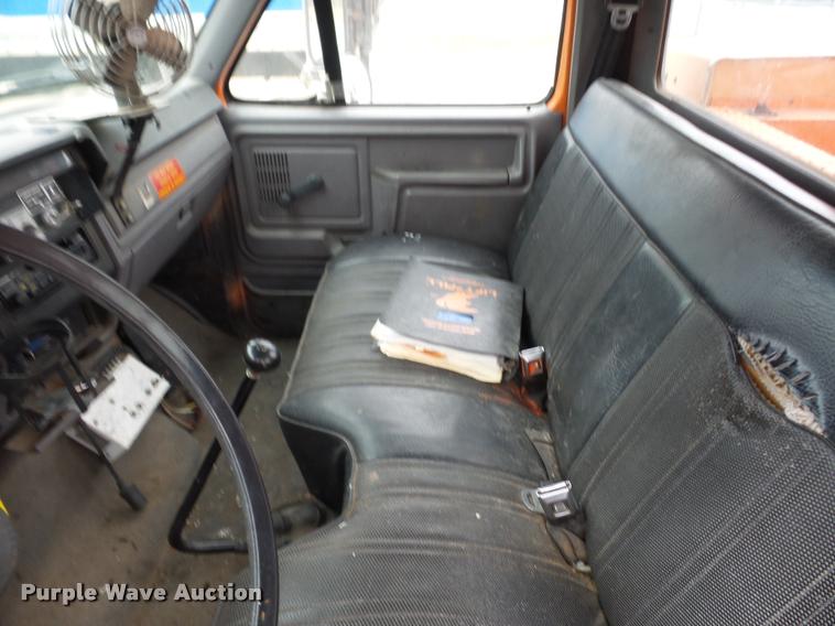 image for item L4461 1997 Ford F800 bucket truck