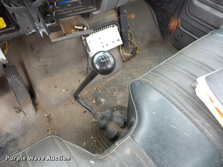 image for item L4461 1997 Ford F800 bucket truck