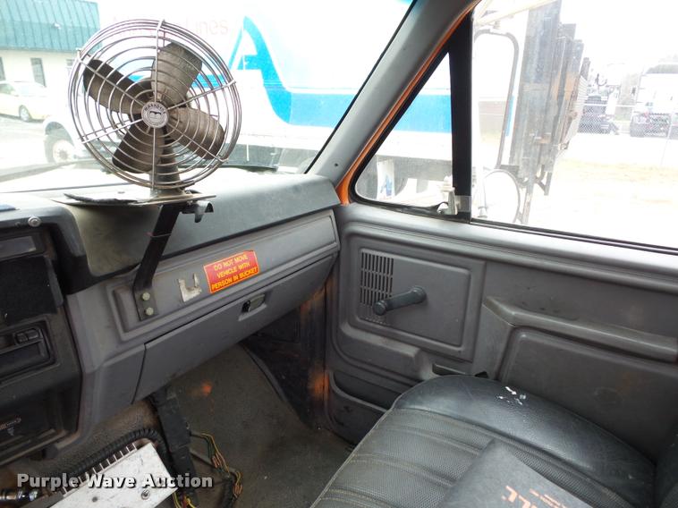 image for item L4461 1997 Ford F800 bucket truck