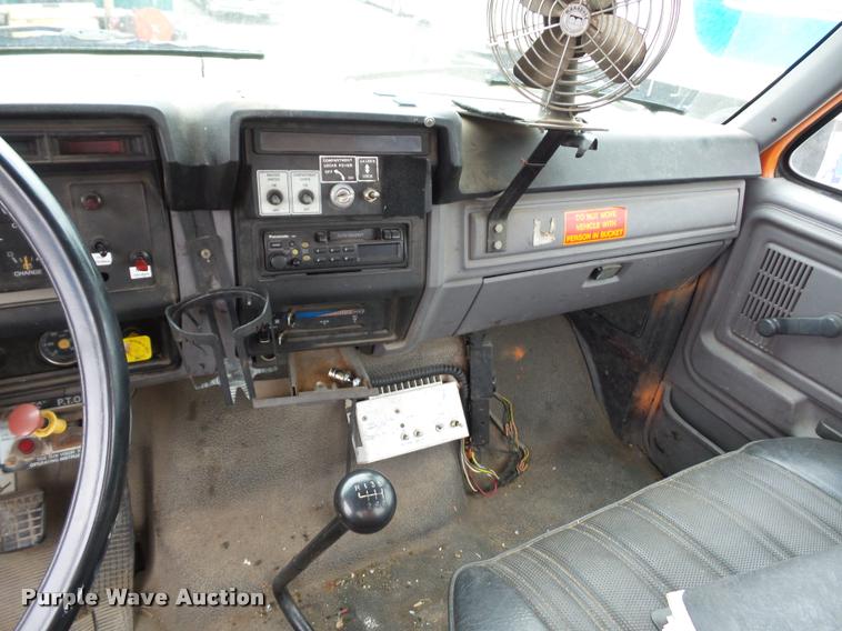 image for item L4461 1997 Ford F800 bucket truck