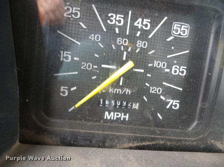 image for item L4461 1997 Ford F800 bucket truck