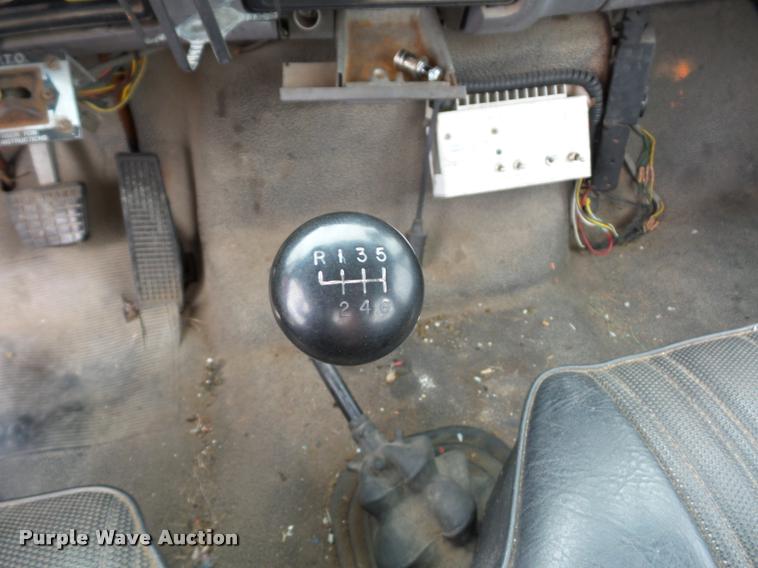 image for item L4461 1997 Ford F800 bucket truck