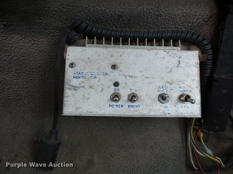 image for item L4461 1997 Ford F800 bucket truck