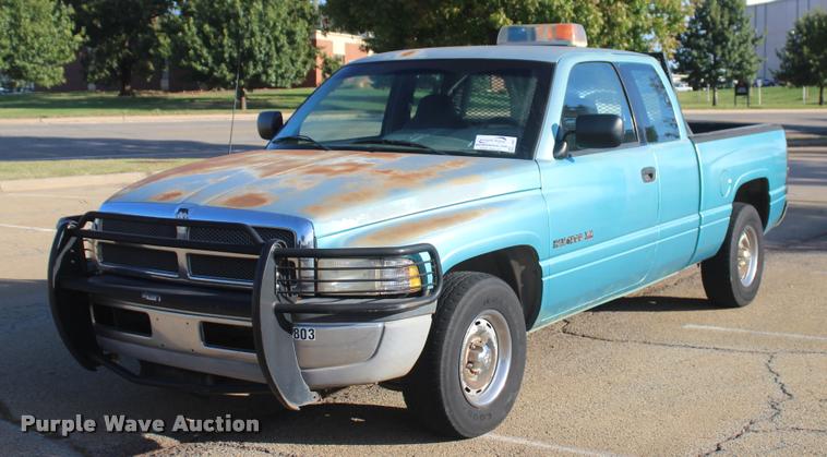 image for item L4867 1996 Dodge Ram 1500 Club Cab pickup truck