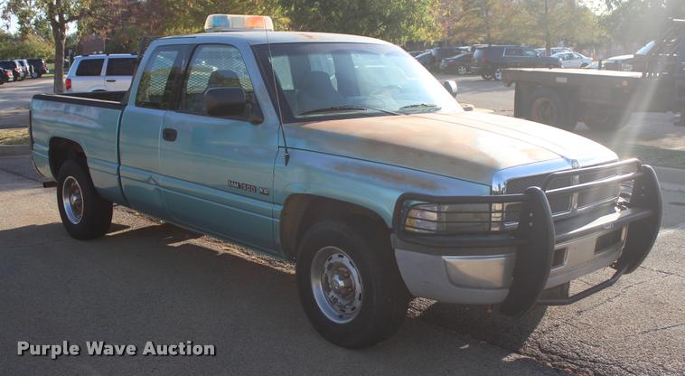 image for item L4867 1996 Dodge Ram 1500 Club Cab pickup truck