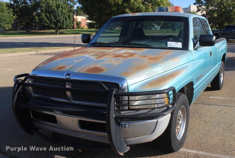 image for item L4867 1996 Dodge Ram 1500 Club Cab pickup truck