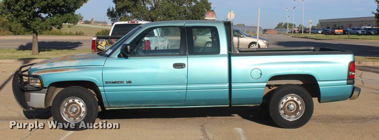 image for item L4867 1996 Dodge Ram 1500 Club Cab pickup truck