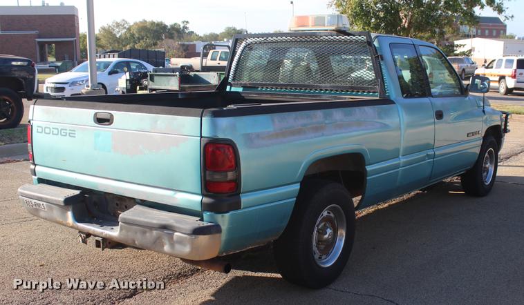 image for item L4867 1996 Dodge Ram 1500 Club Cab pickup truck