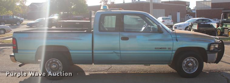 image for item L4867 1996 Dodge Ram 1500 Club Cab pickup truck