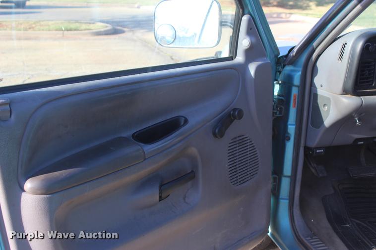image for item L4867 1996 Dodge Ram 1500 Club Cab pickup truck