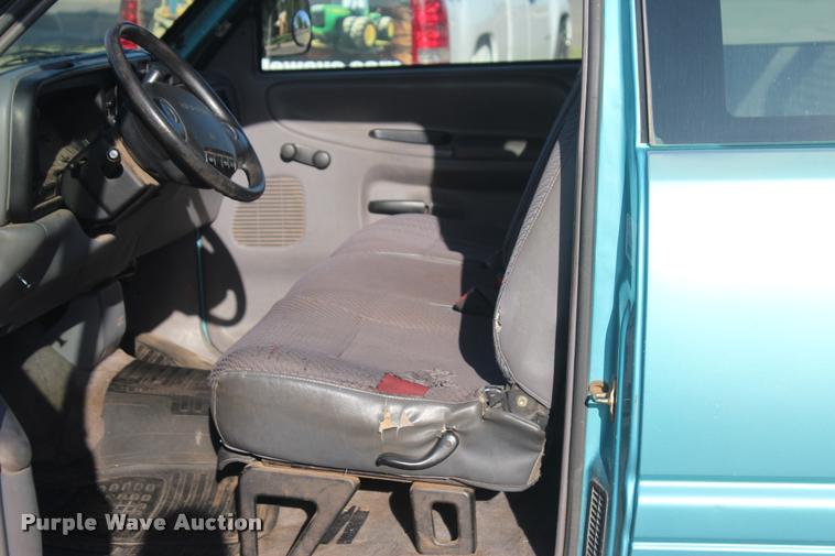 image for item L4867 1996 Dodge Ram 1500 Club Cab pickup truck