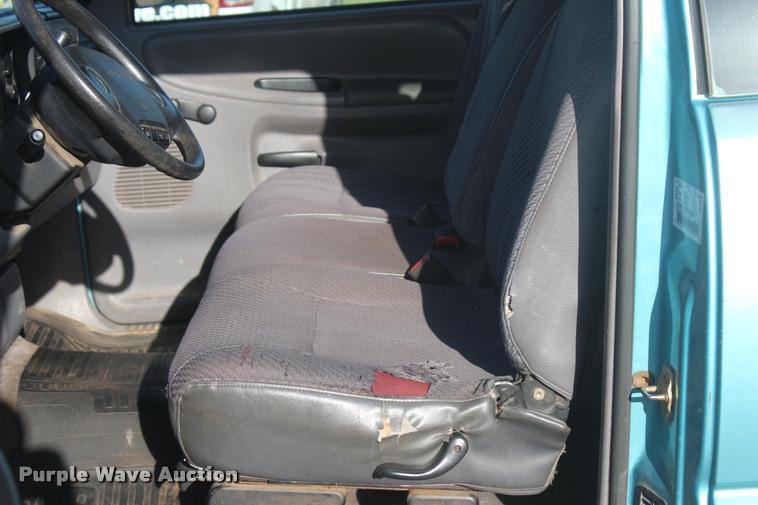 image for item L4867 1996 Dodge Ram 1500 Club Cab pickup truck