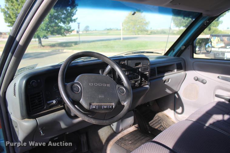 image for item L4867 1996 Dodge Ram 1500 Club Cab pickup truck