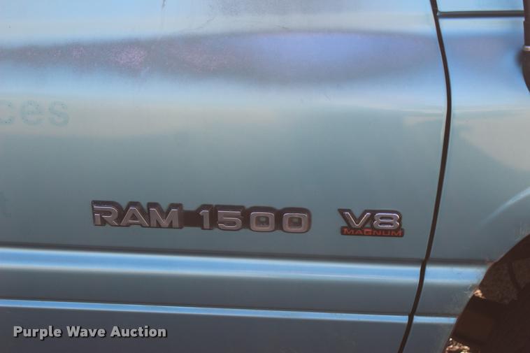 image for item L4867 1996 Dodge Ram 1500 Club Cab pickup truck