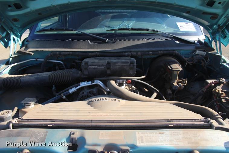 image for item L4867 1996 Dodge Ram 1500 Club Cab pickup truck