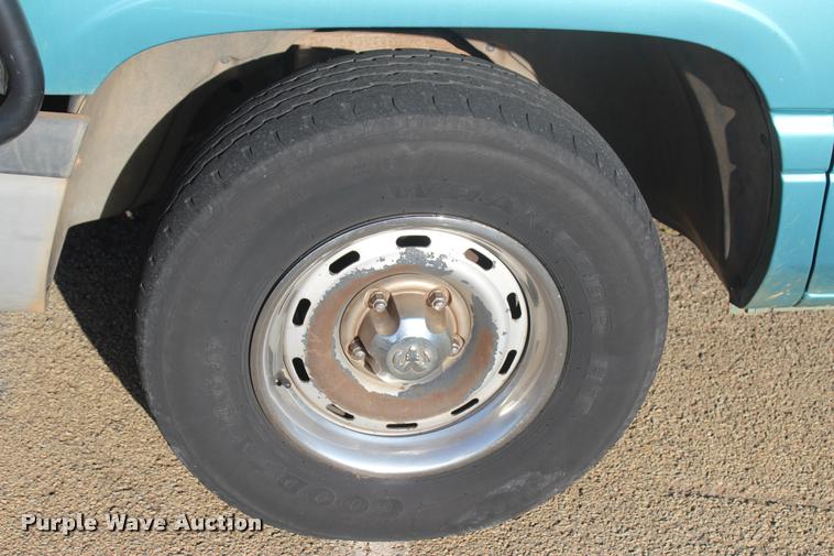 image for item L4867 1996 Dodge Ram 1500 Club Cab pickup truck