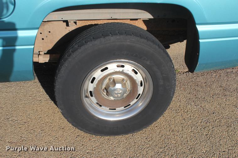 image for item L4867 1996 Dodge Ram 1500 Club Cab pickup truck