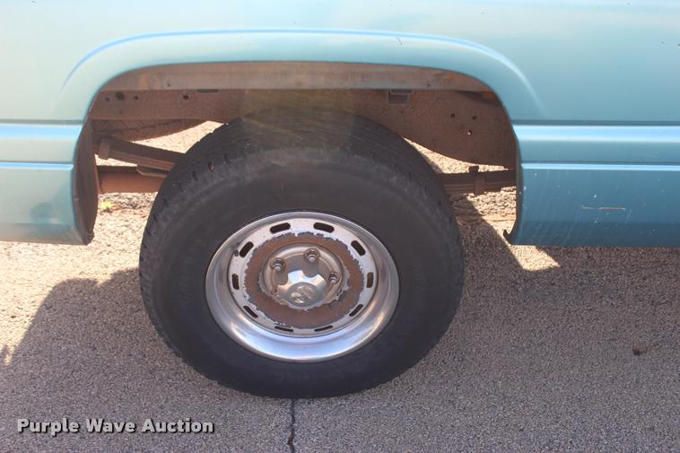 image for item L4867 1996 Dodge Ram 1500 Club Cab pickup truck
